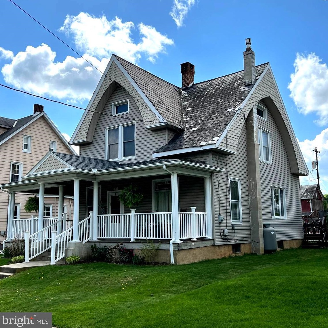 84 Franklin St, Topton, PA 19562-1204