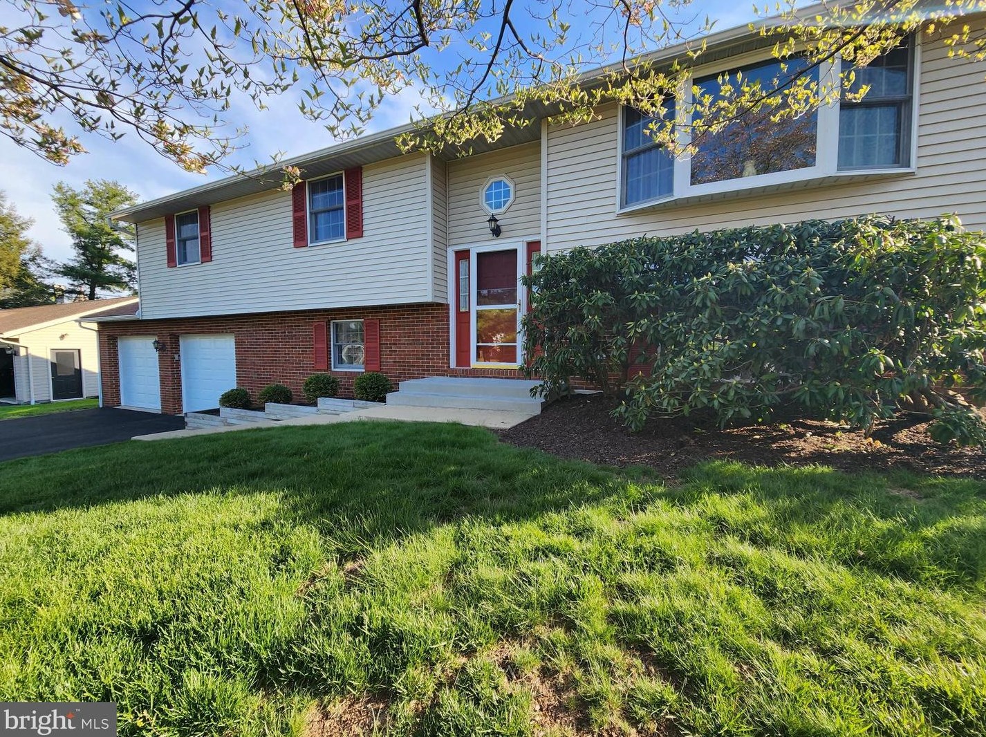 35 N 9th St, Bally, PA 19503