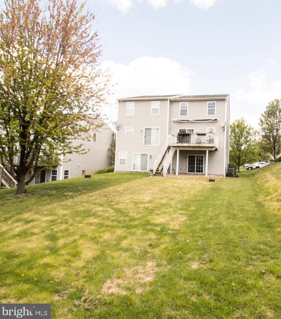 12 Edgewood Ave, Spring Valley, PA 19560
