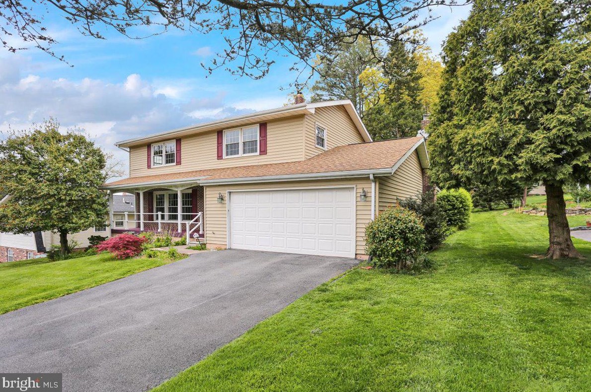 155 Castleton Dr, Reading, PA 19607-3257