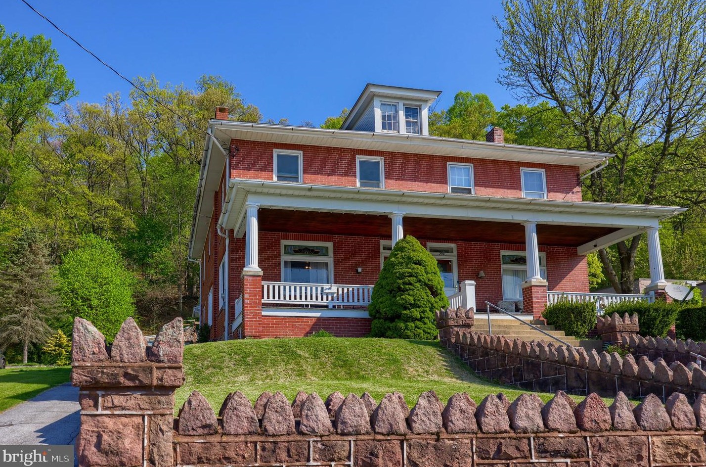 292 E Main St, Adamstown, PA 19501
