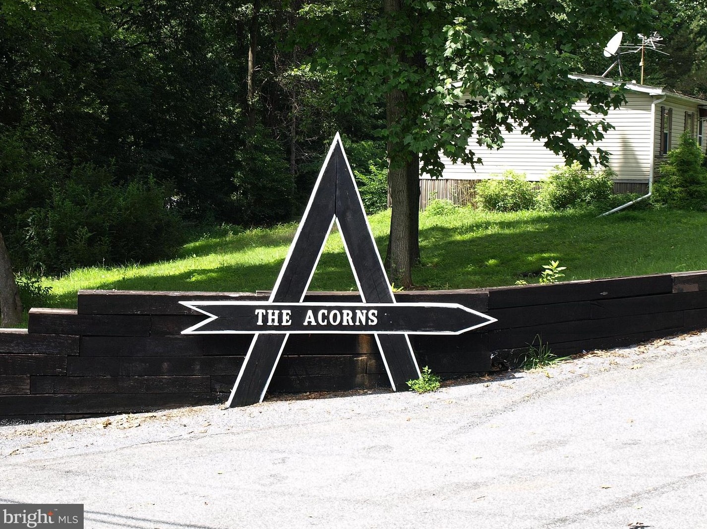 15 Acorn Ln, Spangsville, PA 19512-8125