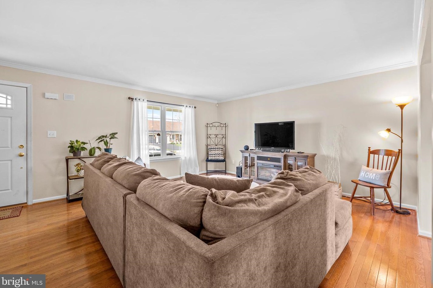 704 Meadowcrest Ln, Douglassville PA  19518-9242 exterior