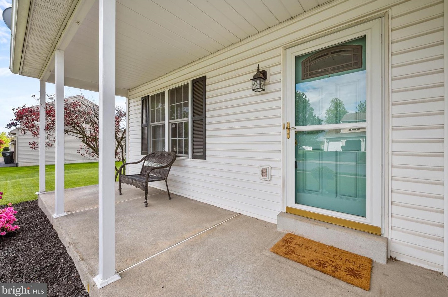 704 Meadowcrest Ln, Douglassville PA  19518-9242 exterior