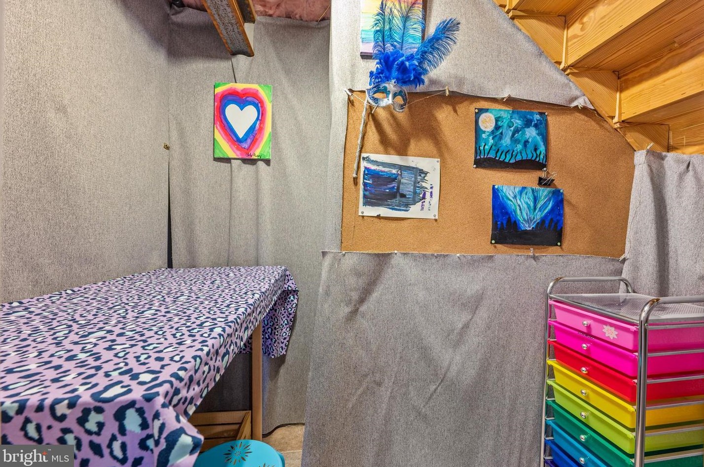 704 Meadowcrest Ln, Douglassville PA  19518-9242 exterior