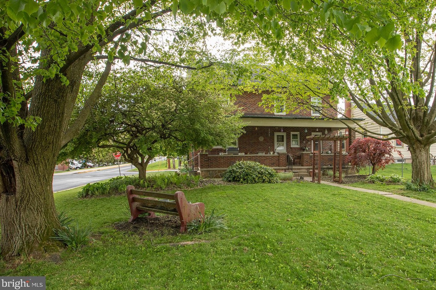 390 S Baldy St, Greenwich, PA 19530