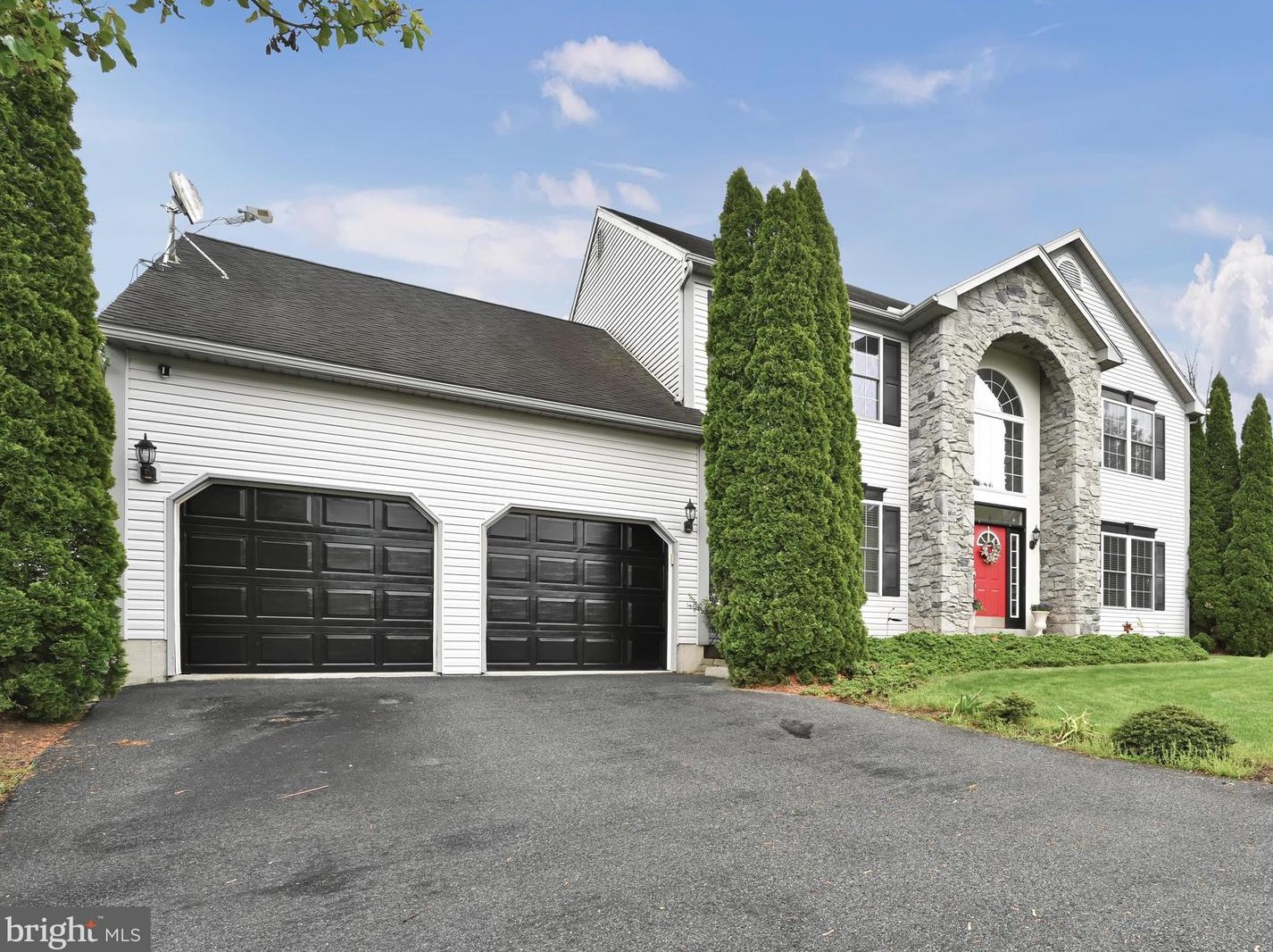 2 Nancy Cir, Reading, PA 19606-8944