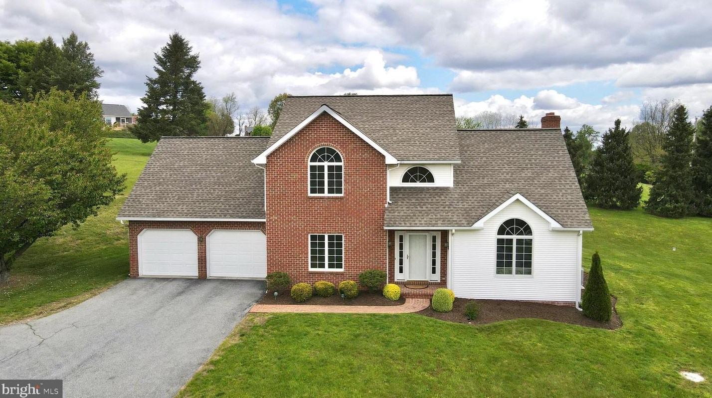4 Steeple Dr, Robesonia, PA 19551