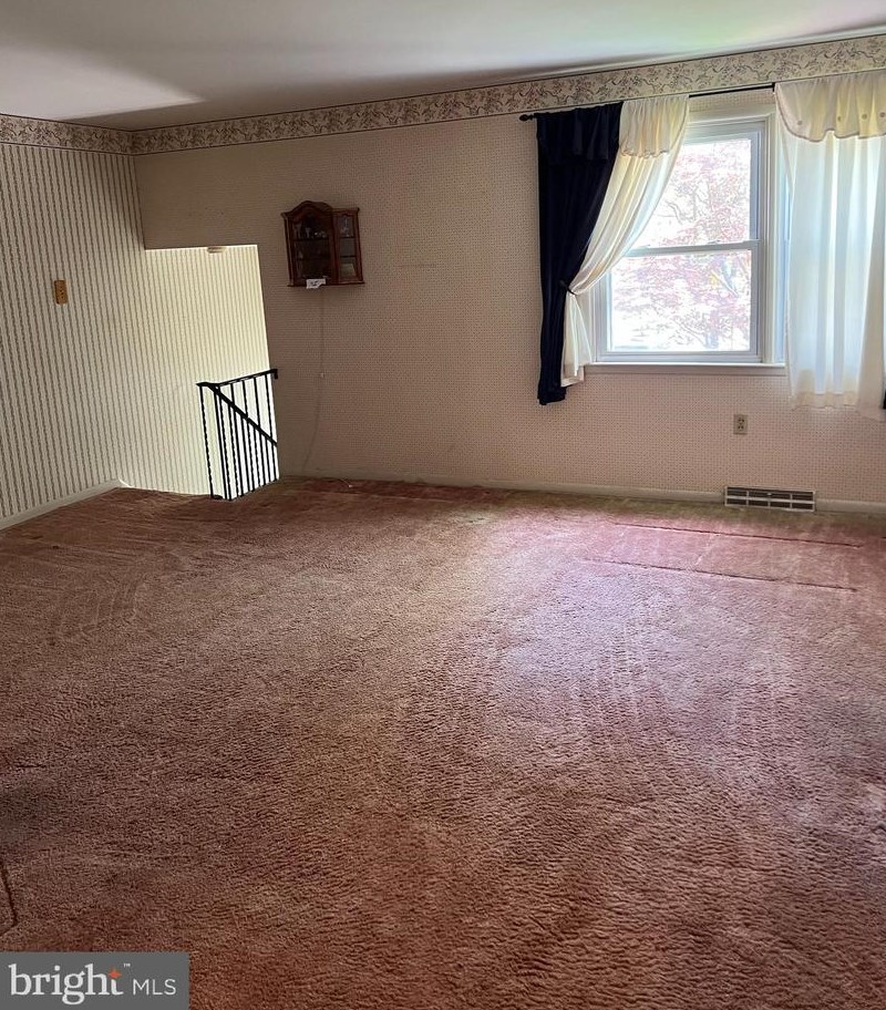 302 Playground Dr, Reading, PA 19611