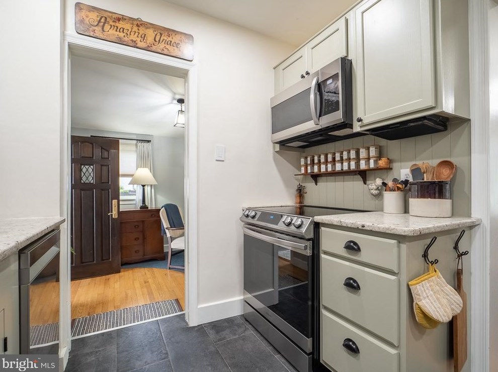 206 Amherst Ave, Reading PA  19609-2406 exterior