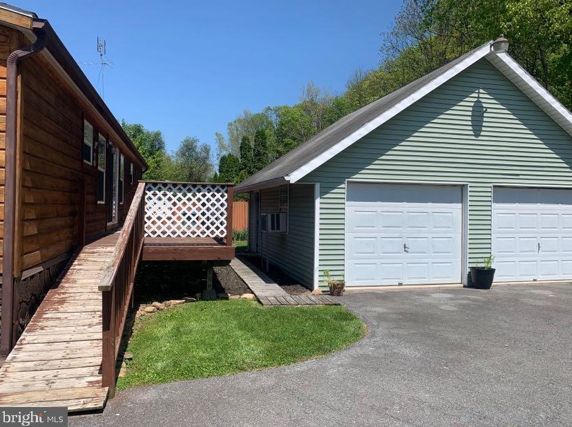 893 Mohrsville Rd, Shoemakersville, PA 19555