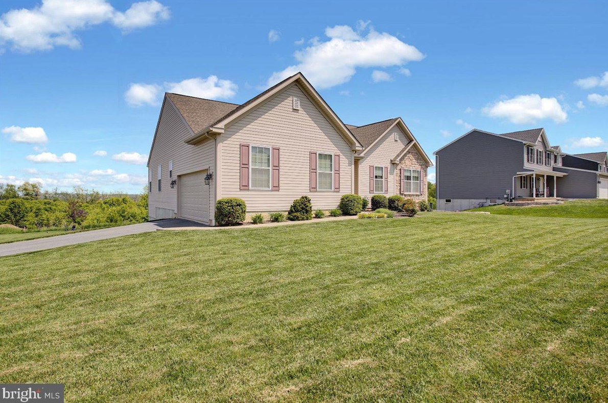 117 Hill Rd, Blandon, PA 19510