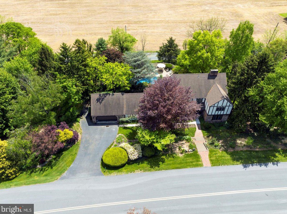 9 Knollwood Dr, Reading, PA 19608-9738