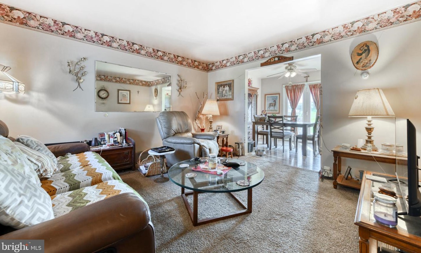 237 S 4th St, Womelsdorf, PA 19567