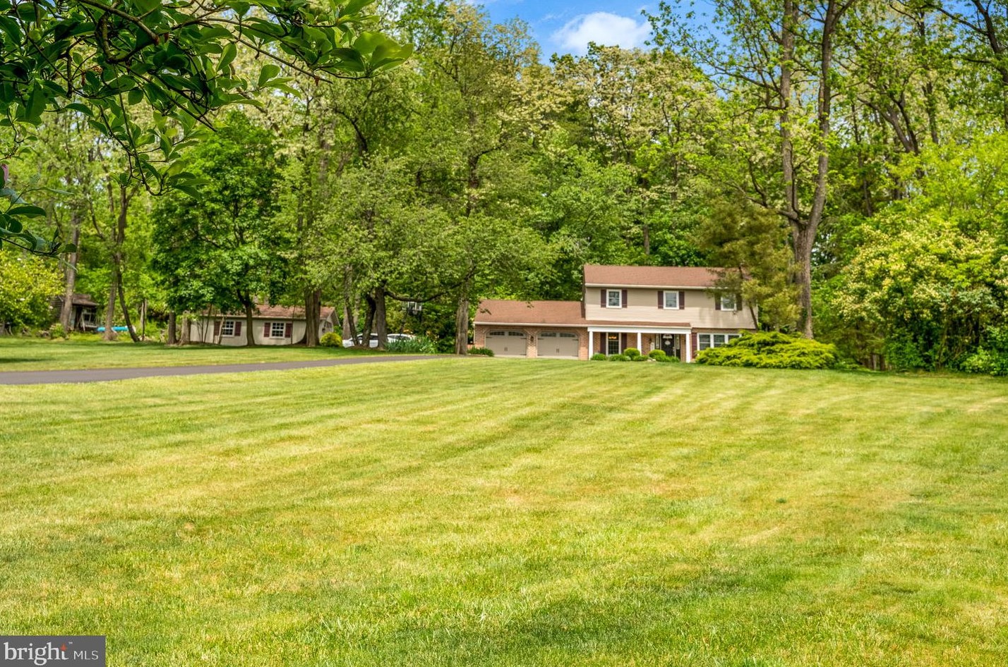 1043 Victory Cir, Reading, PA 19605-9665
