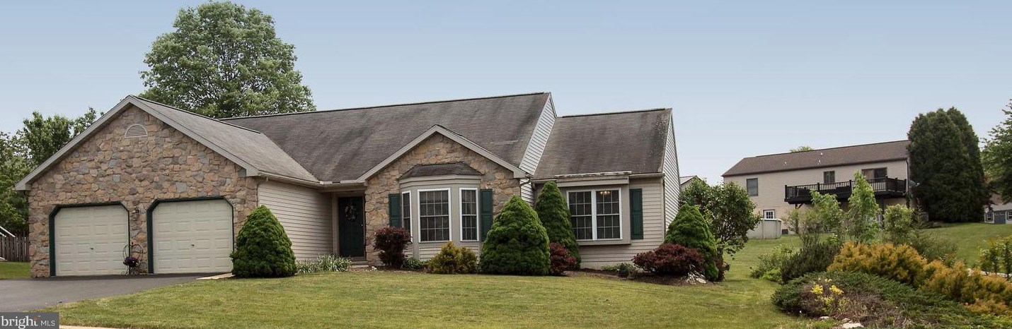 512 Russell Ave, Douglassville, PA 19518