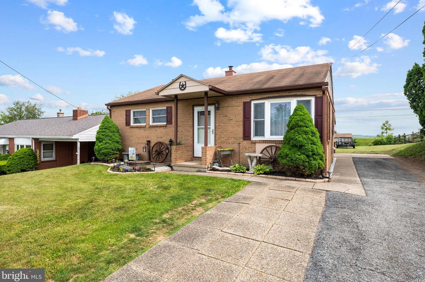 52 Zions Church Rd, Shoemakersville, PA 19555