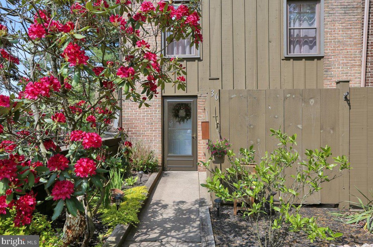 36 Fairway Rd, Reading, PA 19607-3304