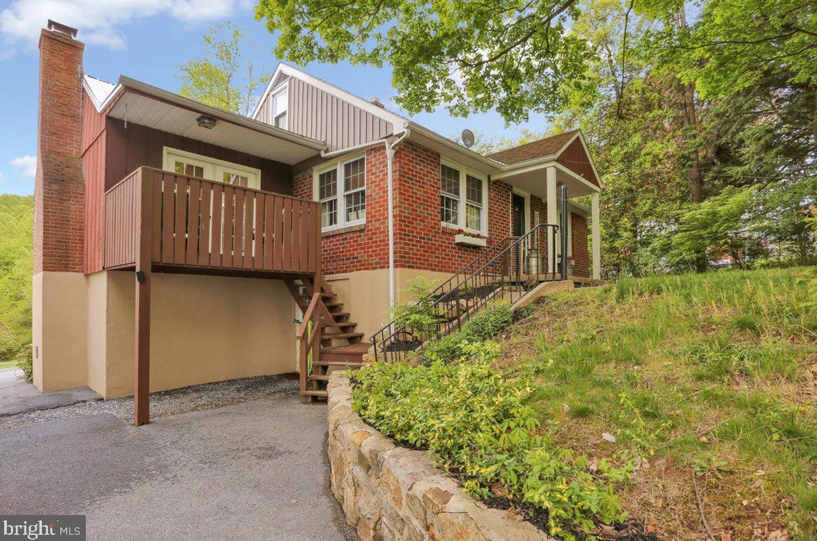350 Preston Rd, Wernersville, PA 19565-9412