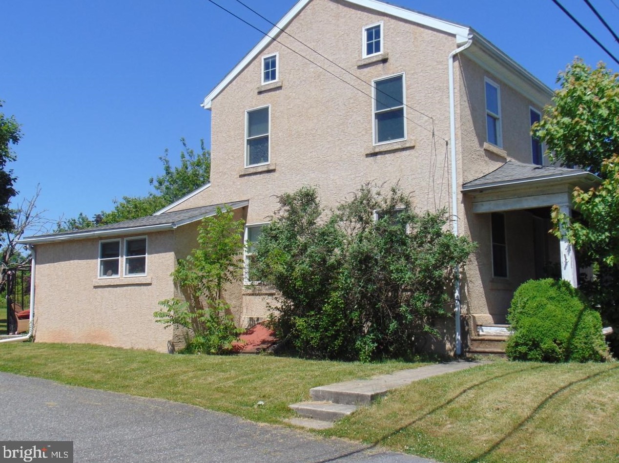 807 Montgomery Ave, Spangsville, PA 19512