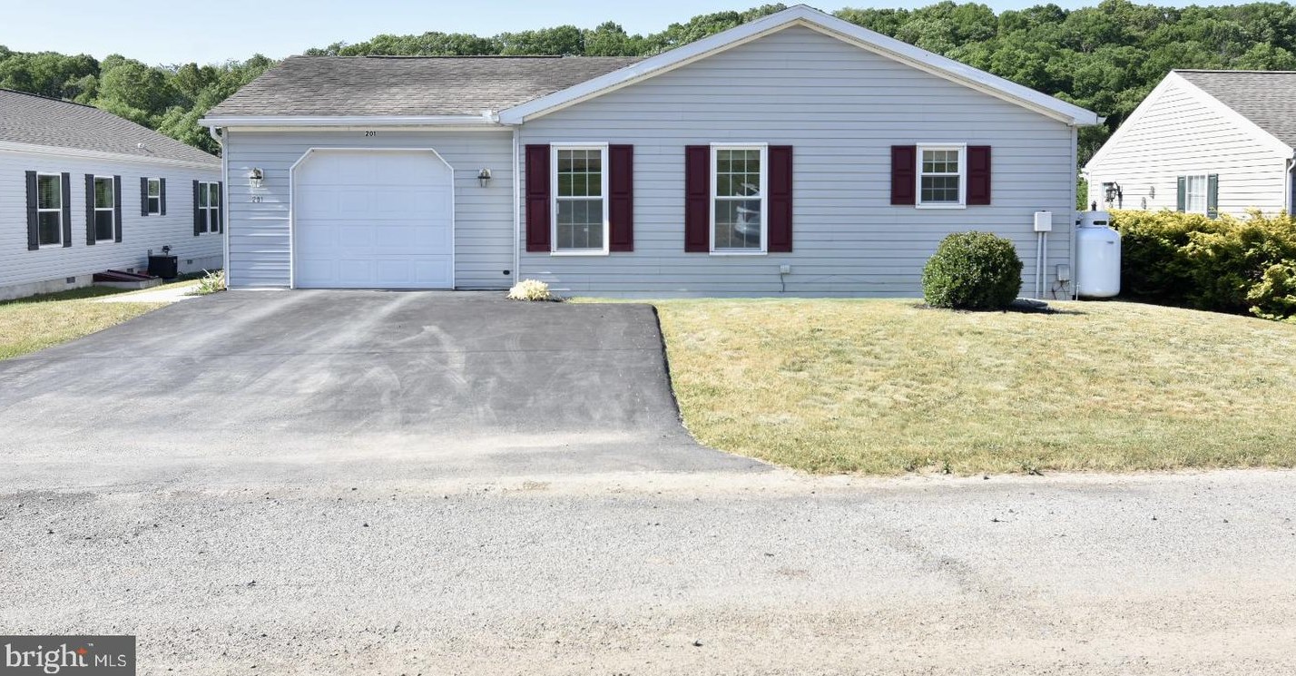201 Lakeview Ln, Krumsville, PA 19534