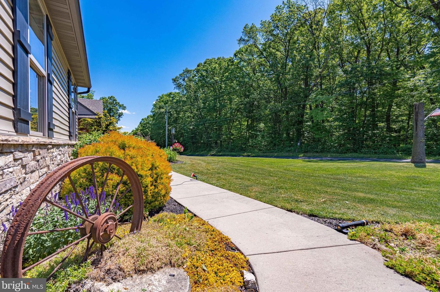 330 Rhoads Rd, Greenwich, PA 19530