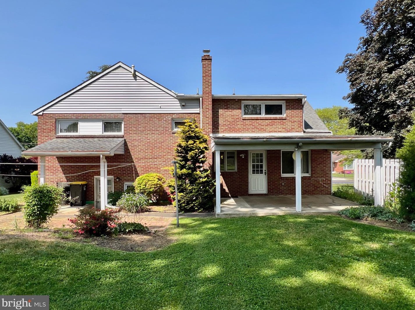 24 E Lincoln Ave, Robesonia, PA 19551