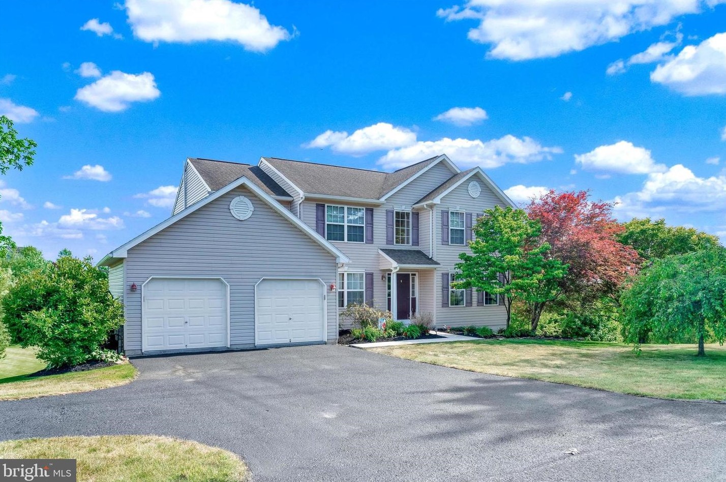 952 Pine St, Moselem, PA 19526