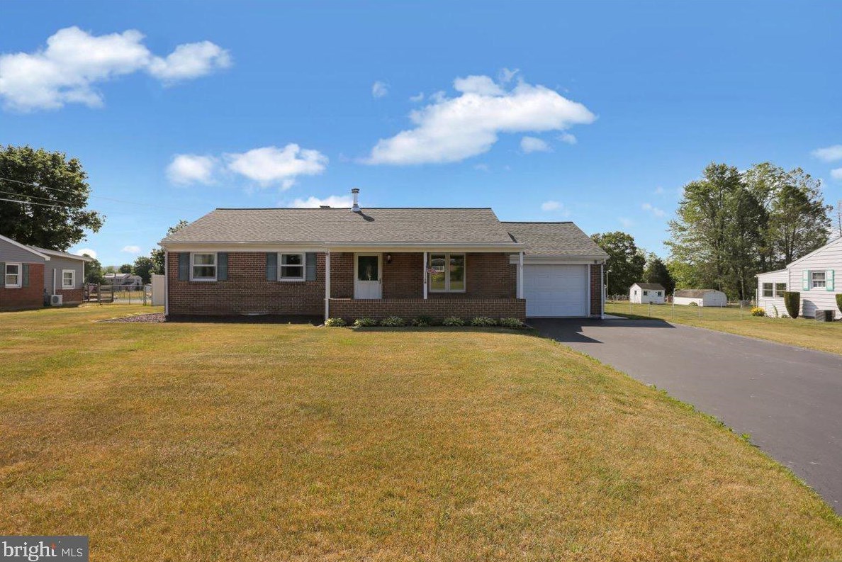 19 Clay Slate Rd, Basket, PA 19547-8616
