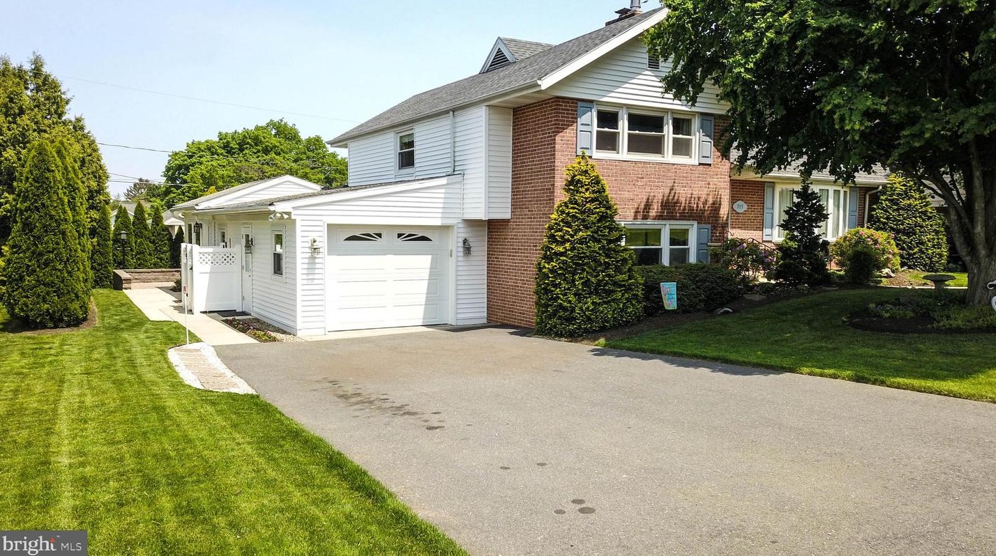 705 Berks Pl, Reading, PA 19609-1208