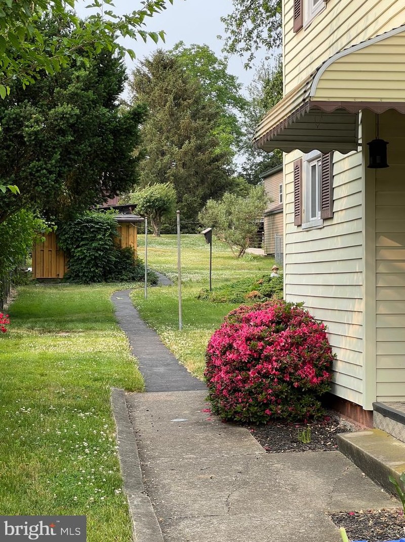 141 Franklin St, Womelsdorf, PA 19567-1201
