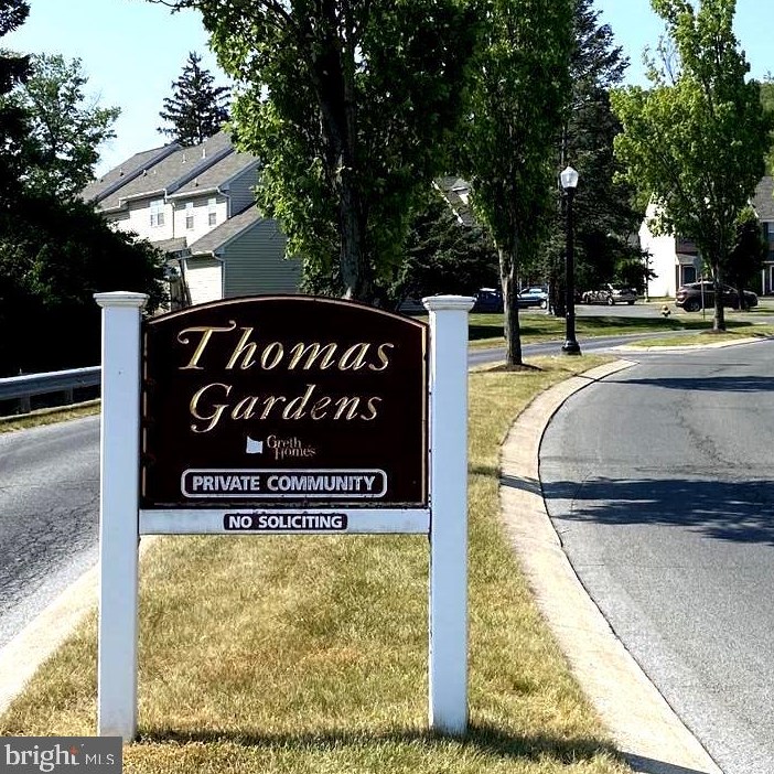 1 Charlemont Ct, Reading, PA 19607-2446