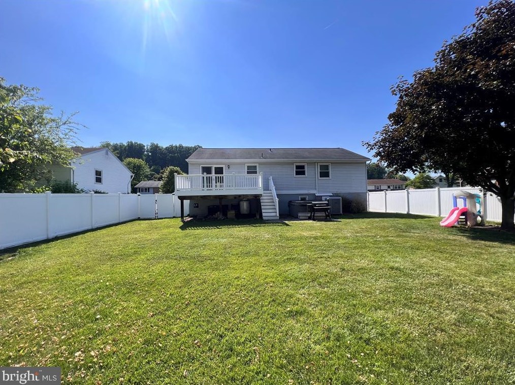 245 Honeysuckle Ln, Robesonia, PA 19551-1609