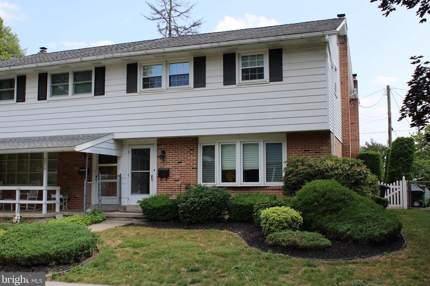 2220 Fairview St, Reading, PA 19609-1735