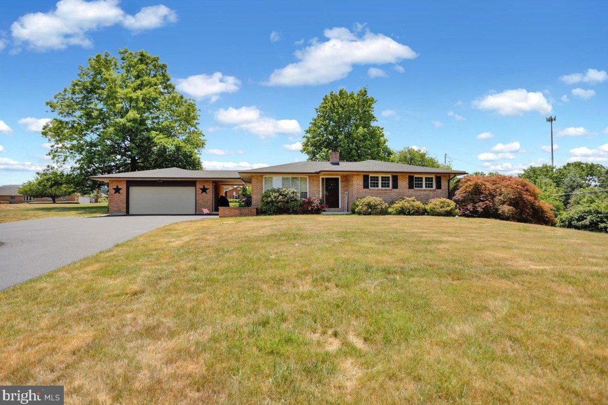 692 Brownsville Rd, Reading, PA 19608-9728