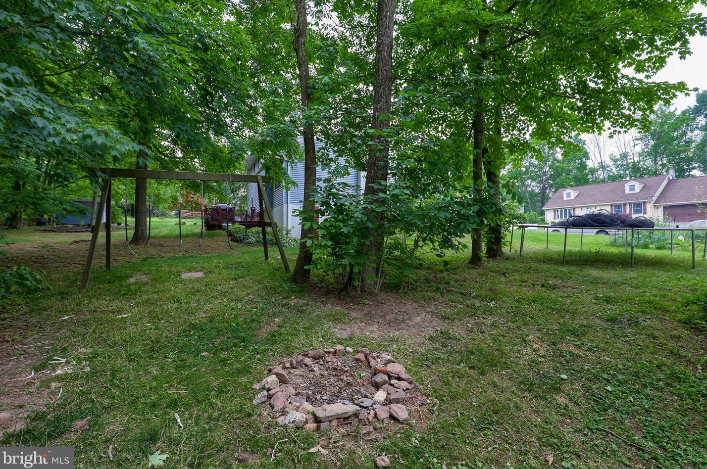 301 Ivy Ln, Douglassville PA  19518-1134 exterior