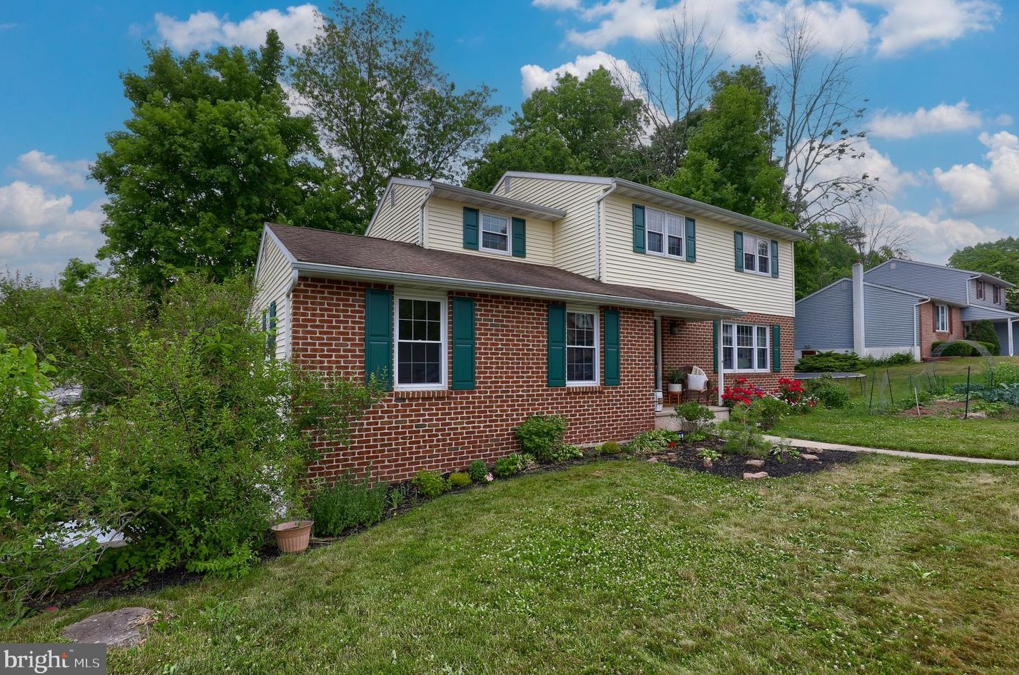 301 Ivy Ln, Douglassville, PA 19518-1135