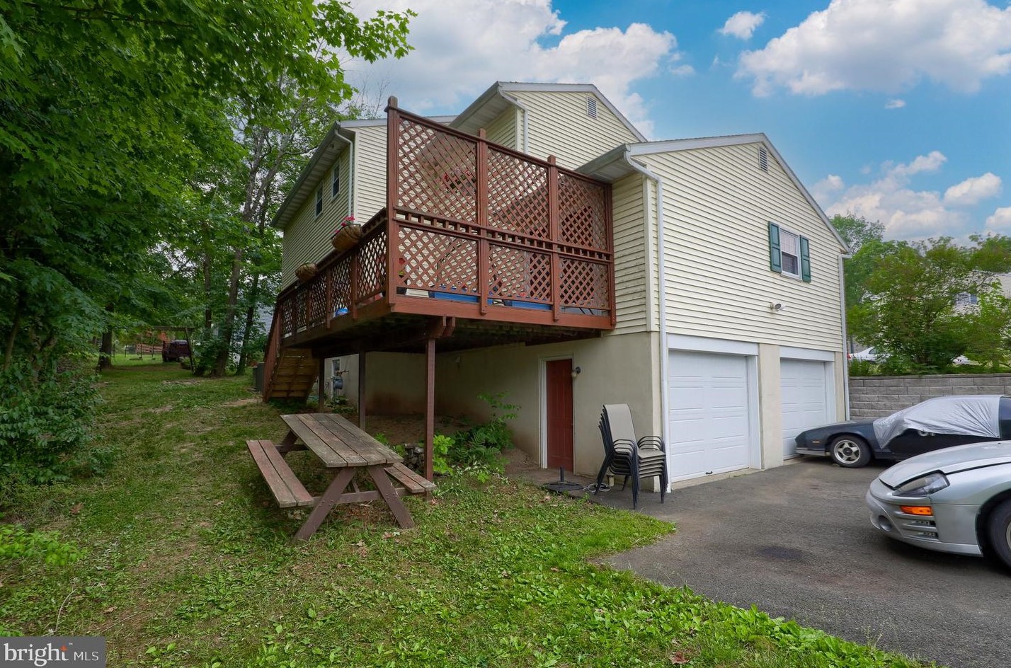 301 Ivy Ln, Douglassville PA  19518-1134 exterior