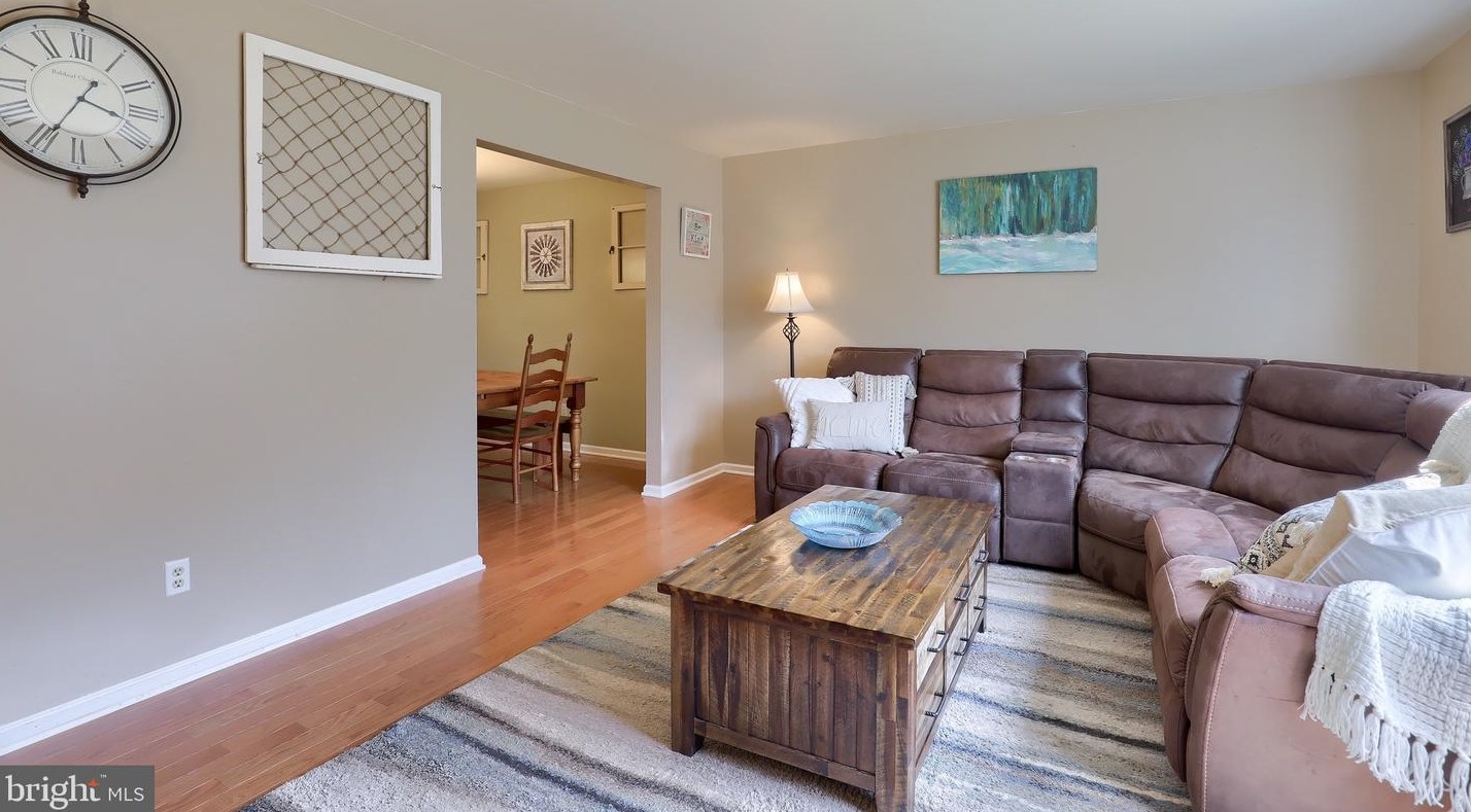 301 Ivy Ln, Douglassville PA  19518-1134 exterior