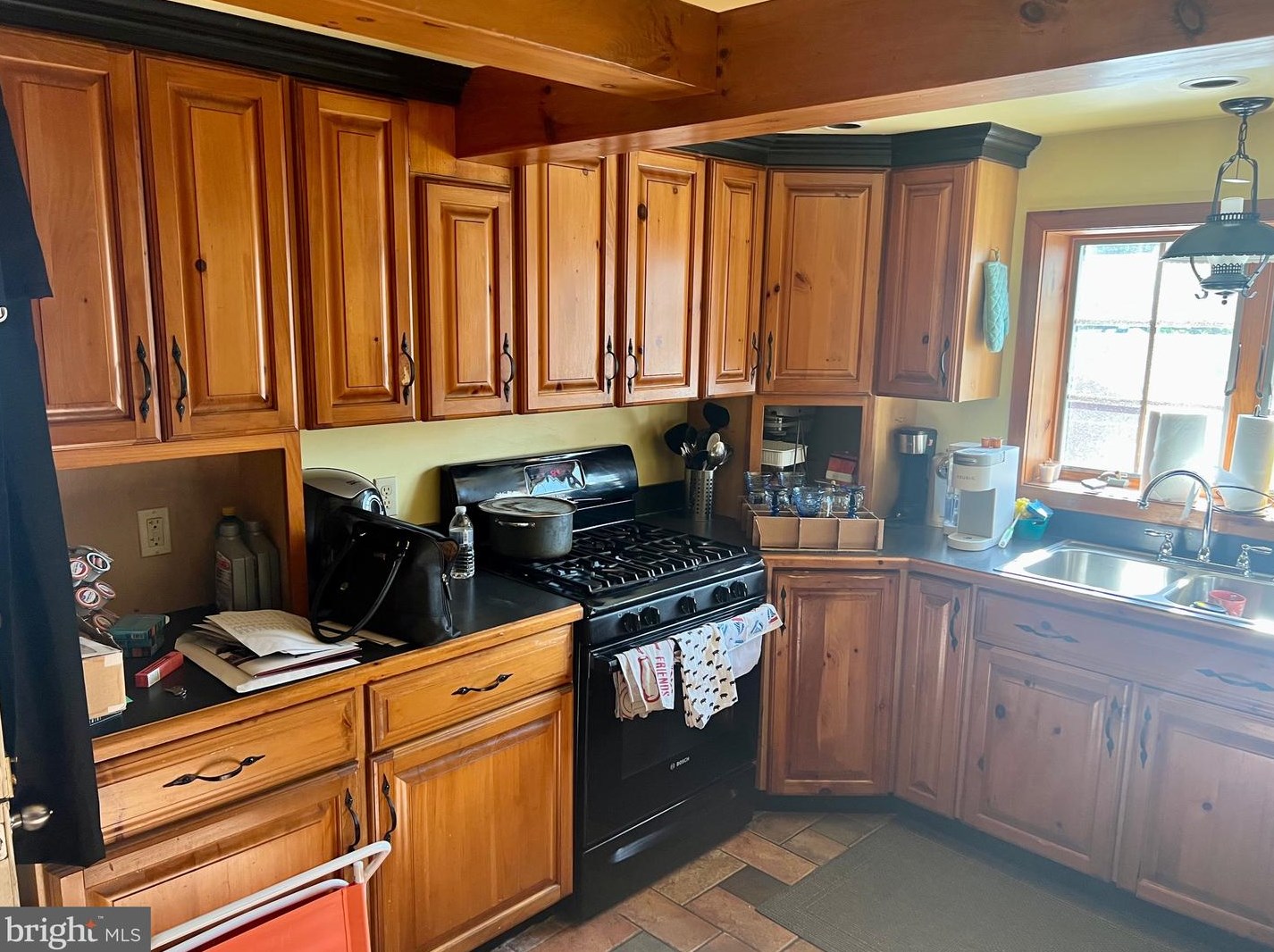 46 Old Douglass Dr, Douglassville, PA 19518-1623