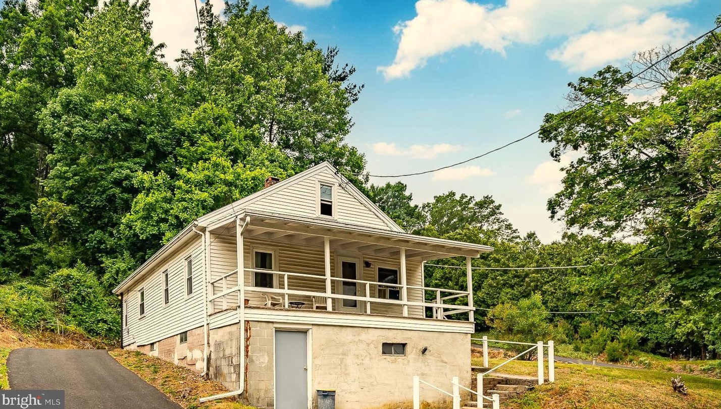 1974 Cedar Top Rd, Reading, PA 19607-9345