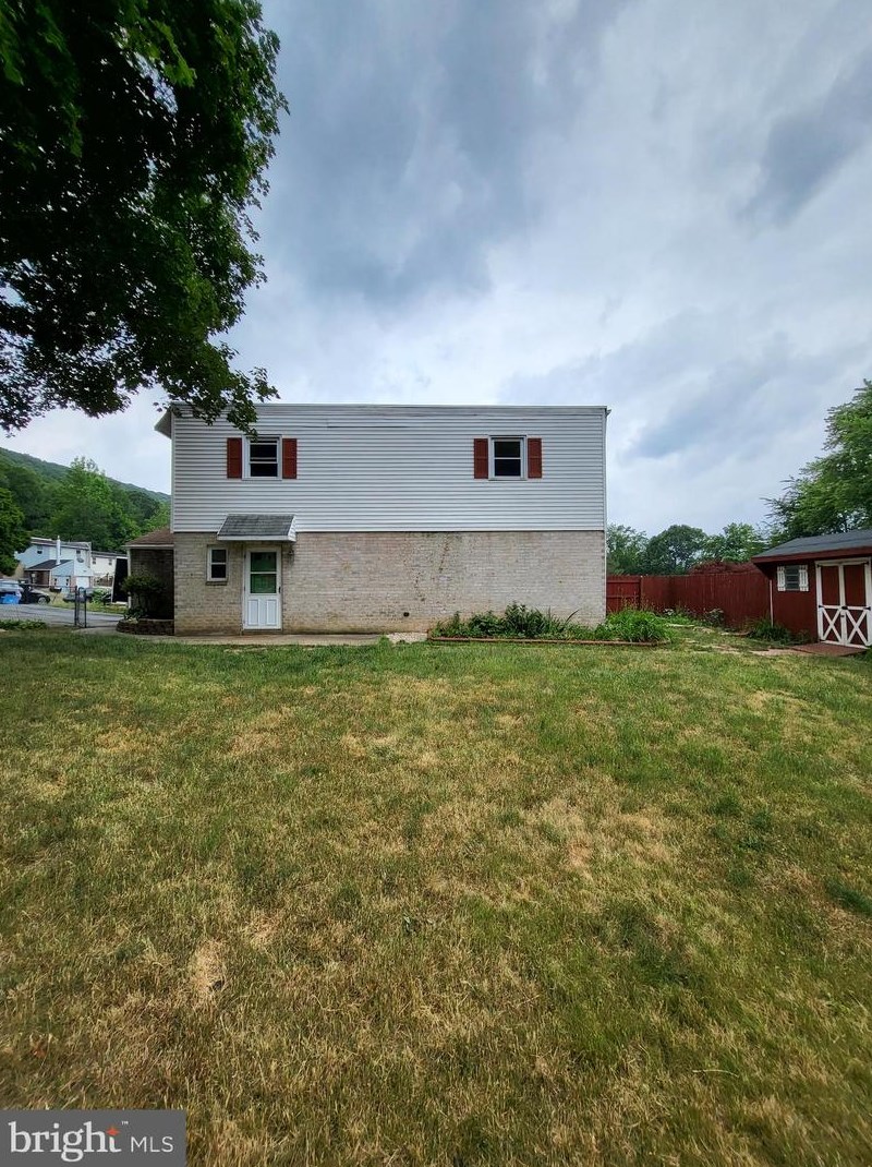 1157 Fox Run, Reading PA  19606-1157 exterior