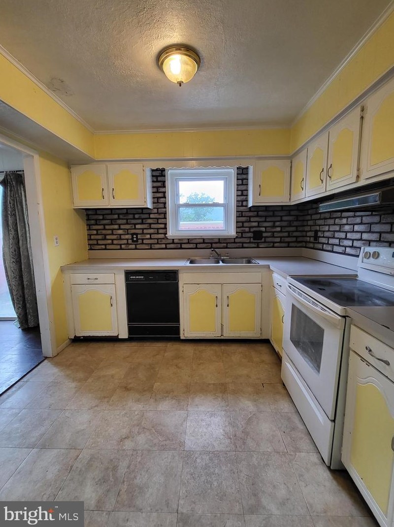 1157 Fox Run, Reading PA  19606-1157 exterior