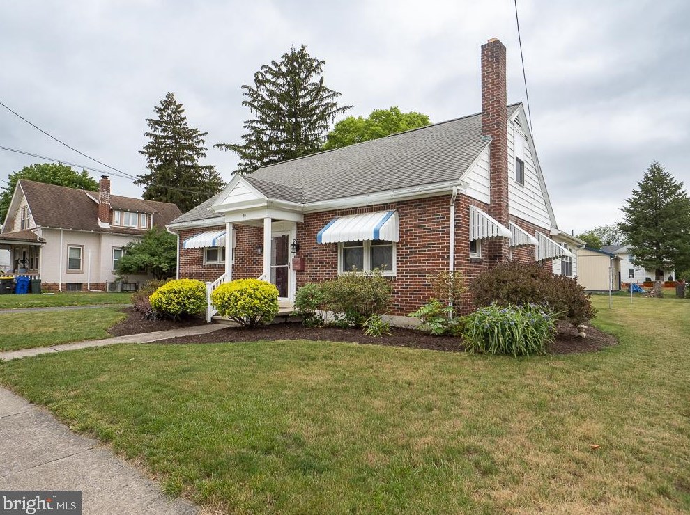 30 N Linden St, Robesonia, PA 19551