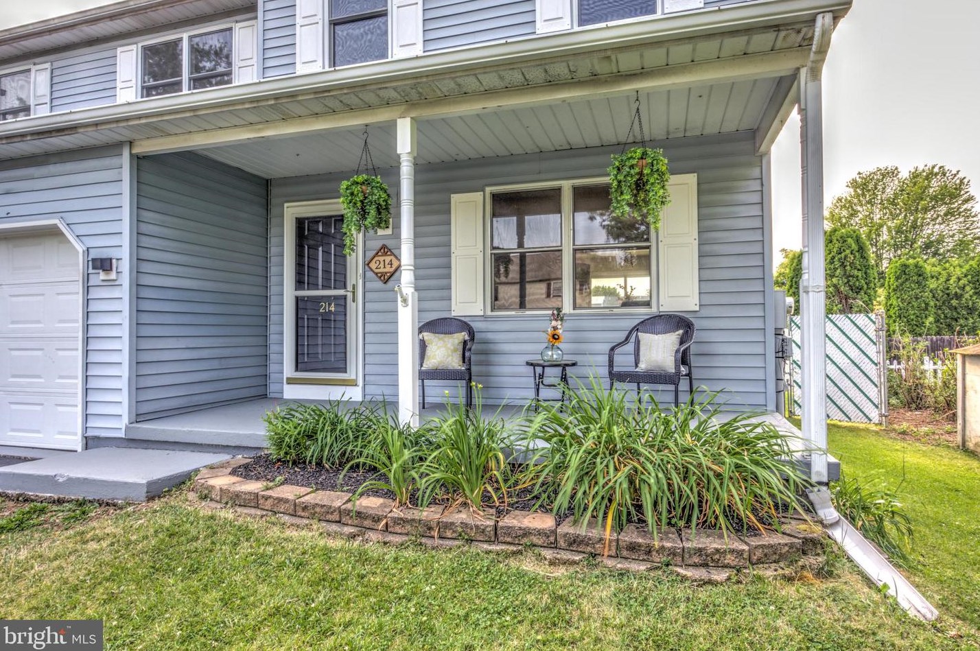 214 Shire Ln, Wernersville, PA 19565-9474