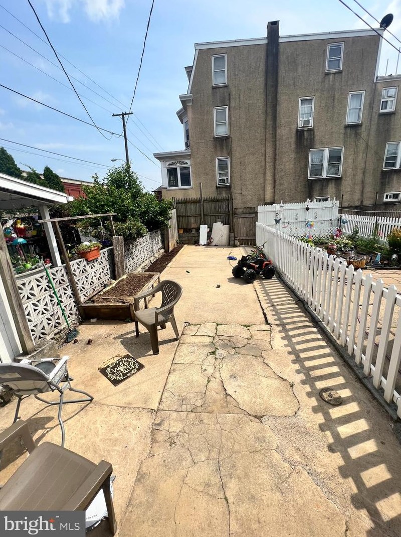 560 Pike St, Reading, PA 19601-1246