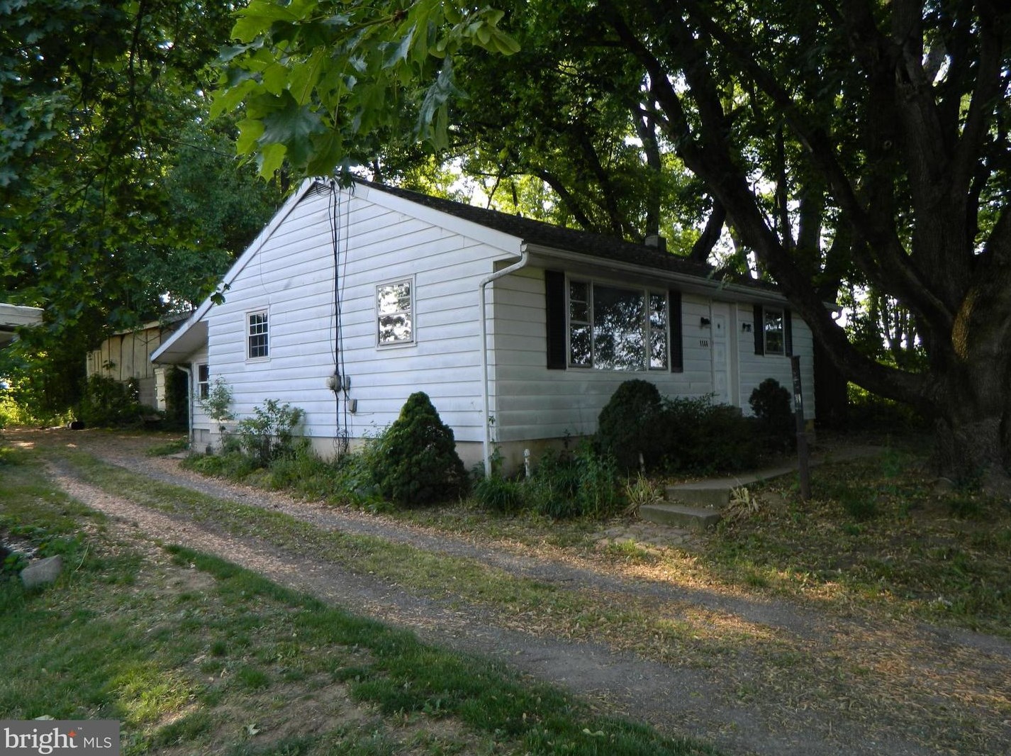 1144 Valley Rd, Mertztown, PA 19539-8825