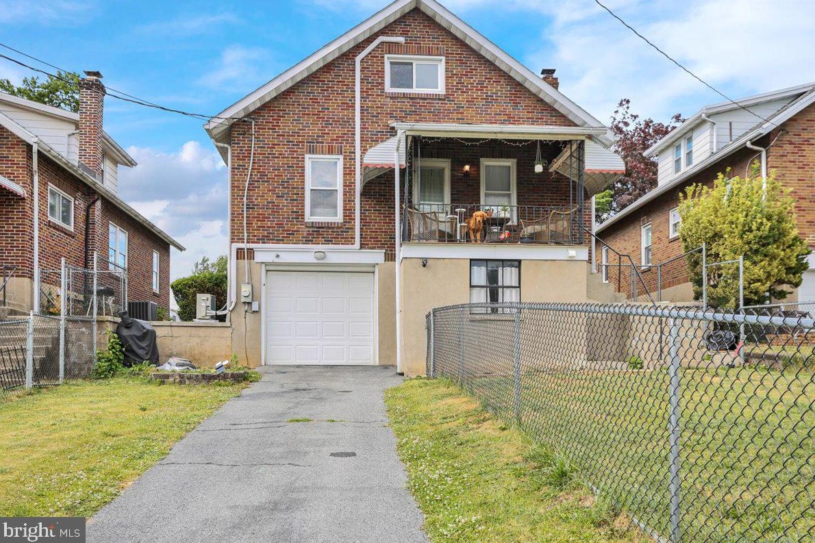 2054 Cleveland Ave, Reading PA  19609-2004 exterior