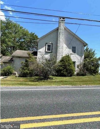 639 Old Airport Rd, Douglassville, PA 19518-9529