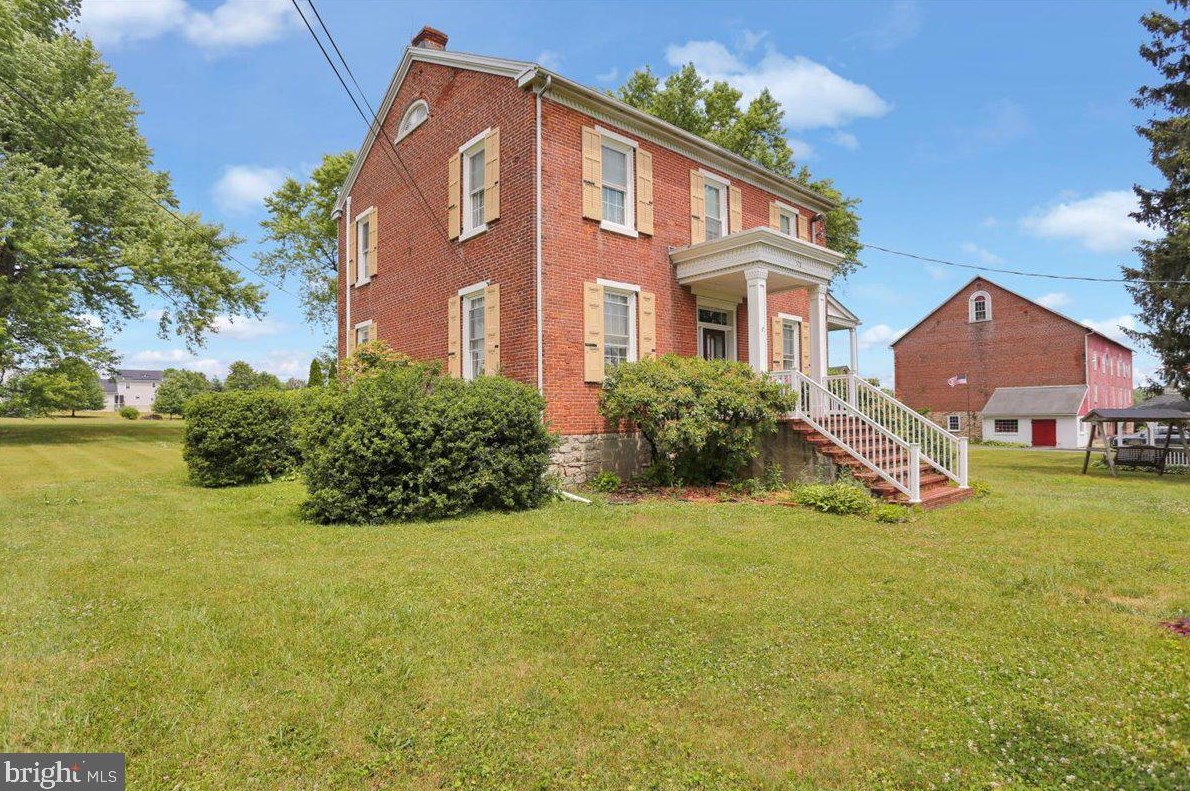 570 Niantic Rd, Dale, PA 19504